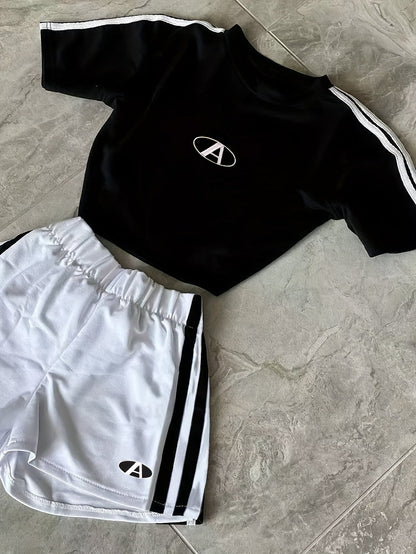 Trendy dames sportset in twee delen met atletische stijl - Korte top en bijpassende short voor fitness en vrije tijd