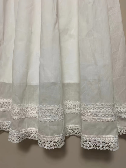 Jupe longue femme style bohème avec dentelle, élégante et fluide pour l'été