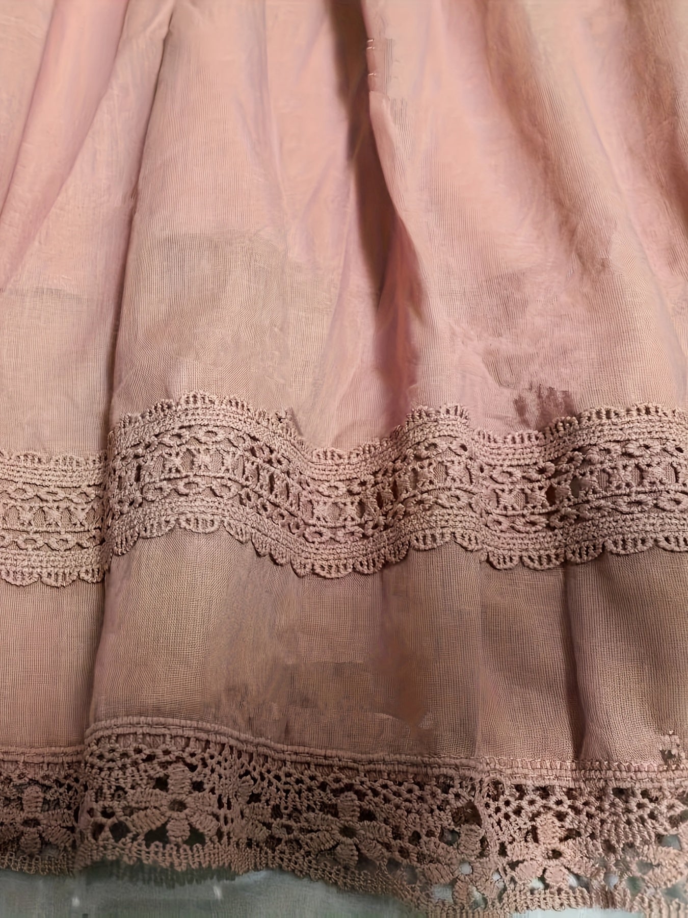 Jupe longue femme style bohème avec dentelle, élégante et fluide pour l'été