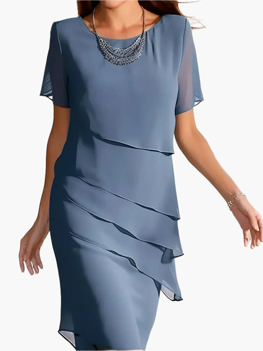 Robe élégante femme coupe flatteuse pour occasions spéciales et soirées