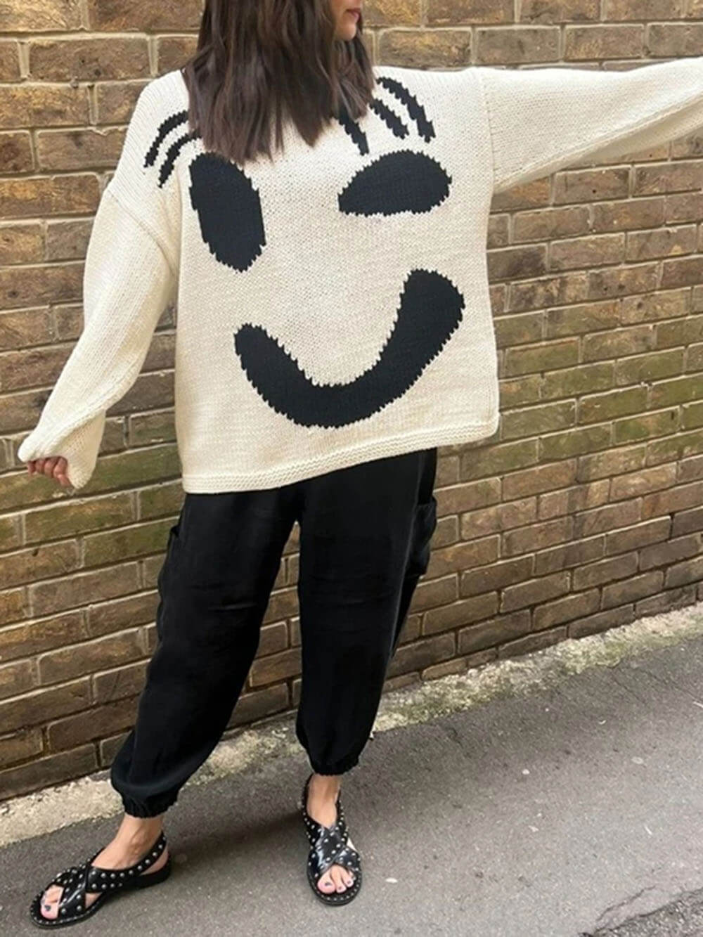 Pull en maille détente style artistique pour femme – Look décontracté et original