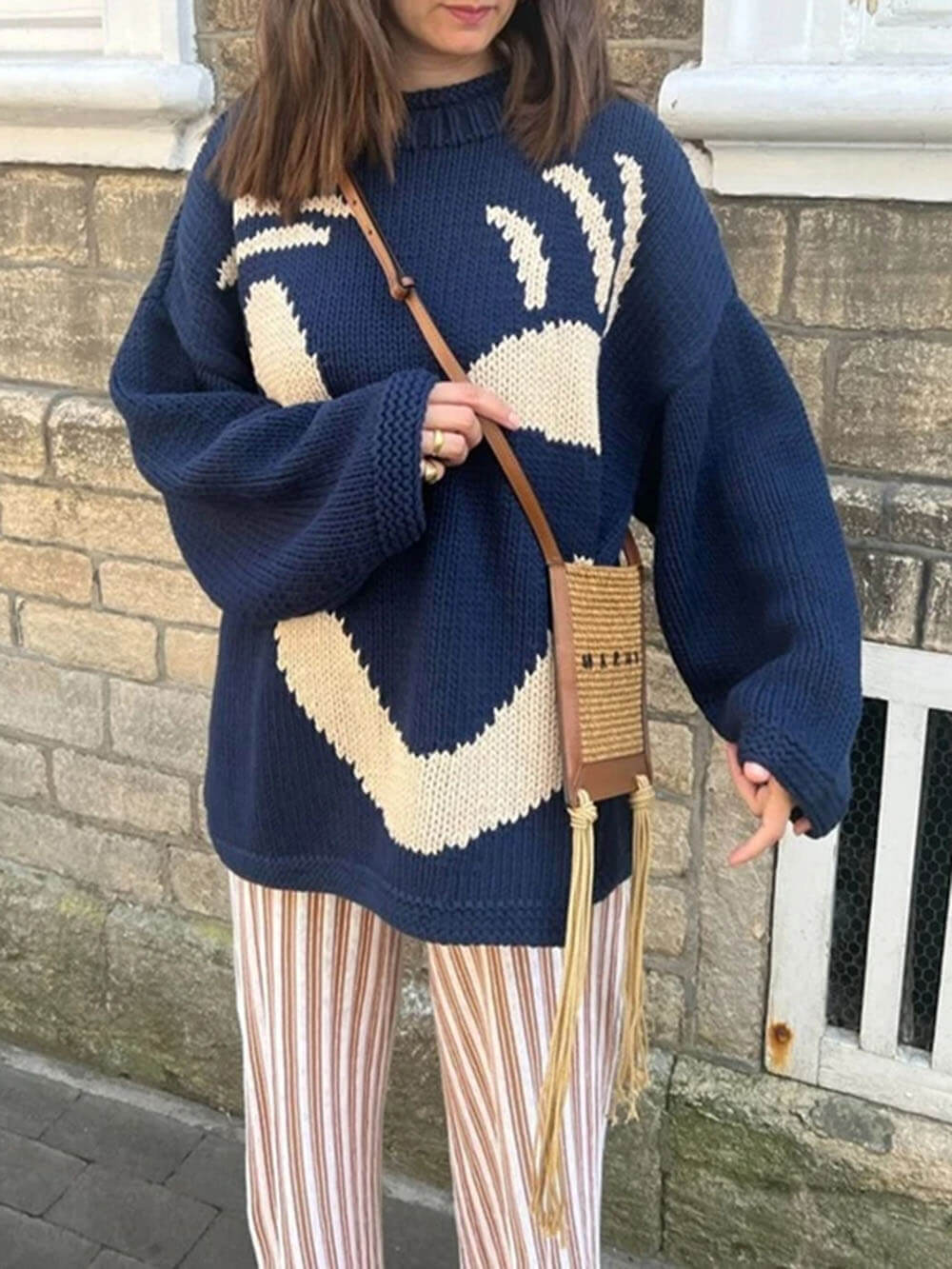 Pull en maille détente style artistique pour femme – Look décontracté et original