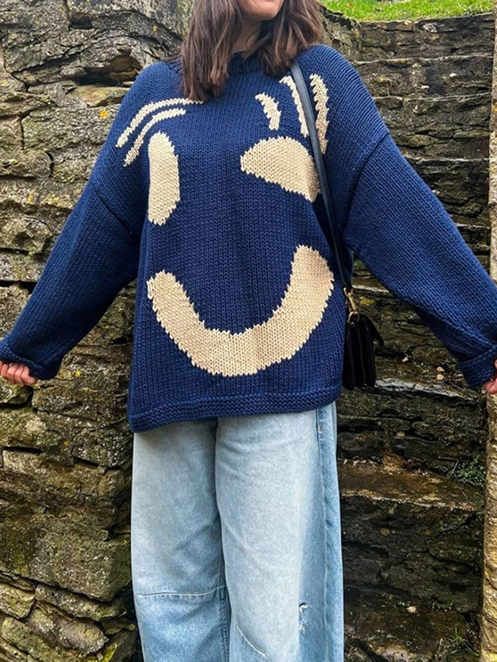Pull en maille détente style artistique pour femme – Look décontracté et original