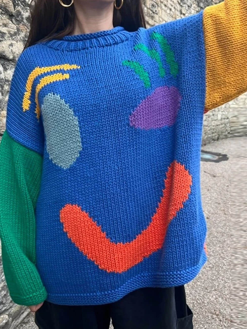 Pull en maille détente style artistique pour femme – Look décontracté et original