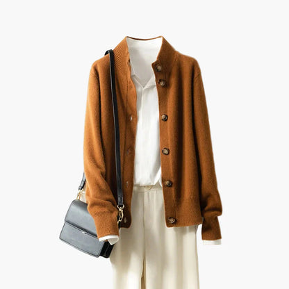 Cardigan femme élégant à col montant et boutons tendance pour un look décontracté chic