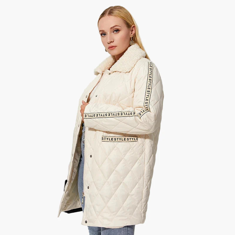Manteau matelassé style décontracté pour femme avec col effet fourrure et détails tendance