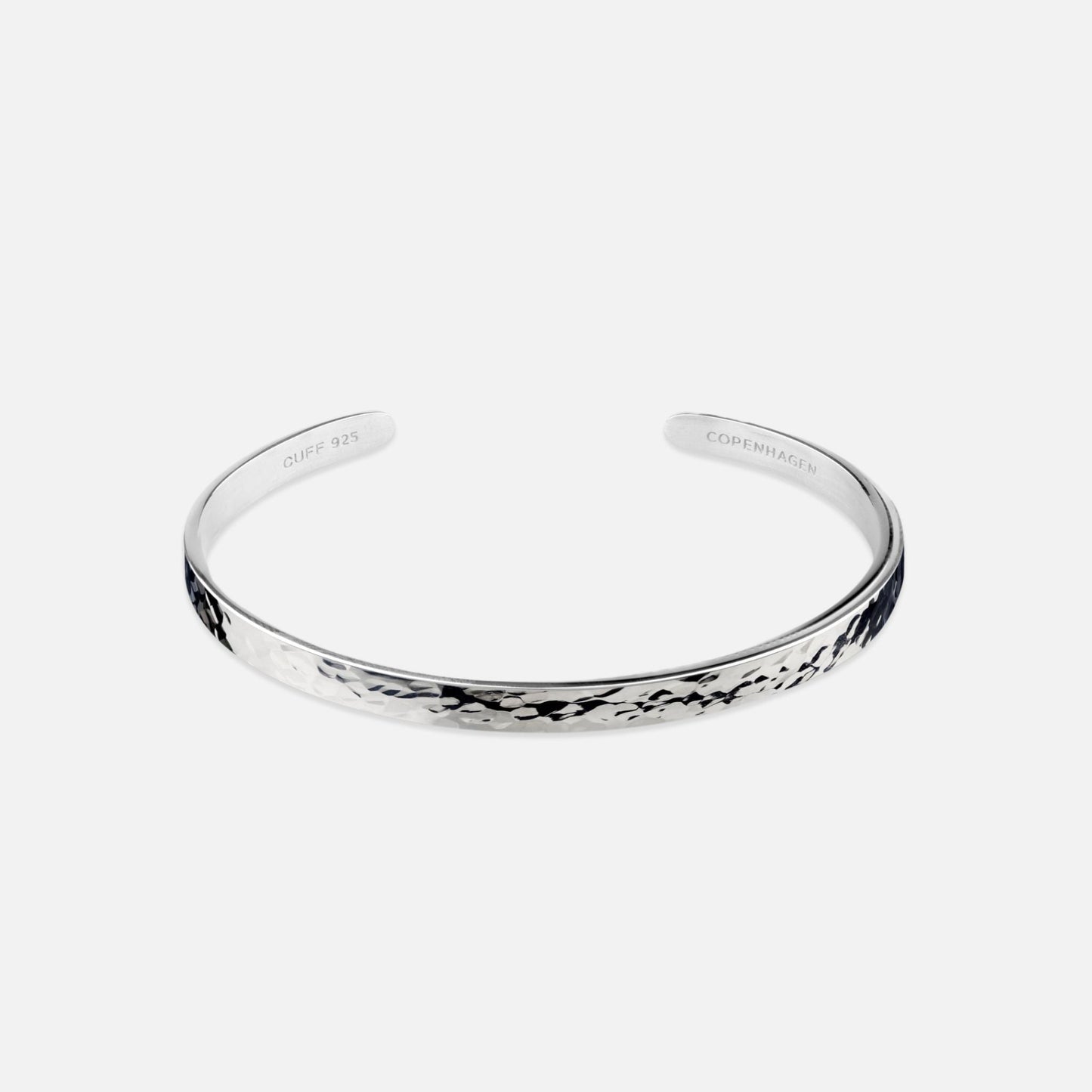 Jon – Bracelet Fin en Argent avec Texture Martelée