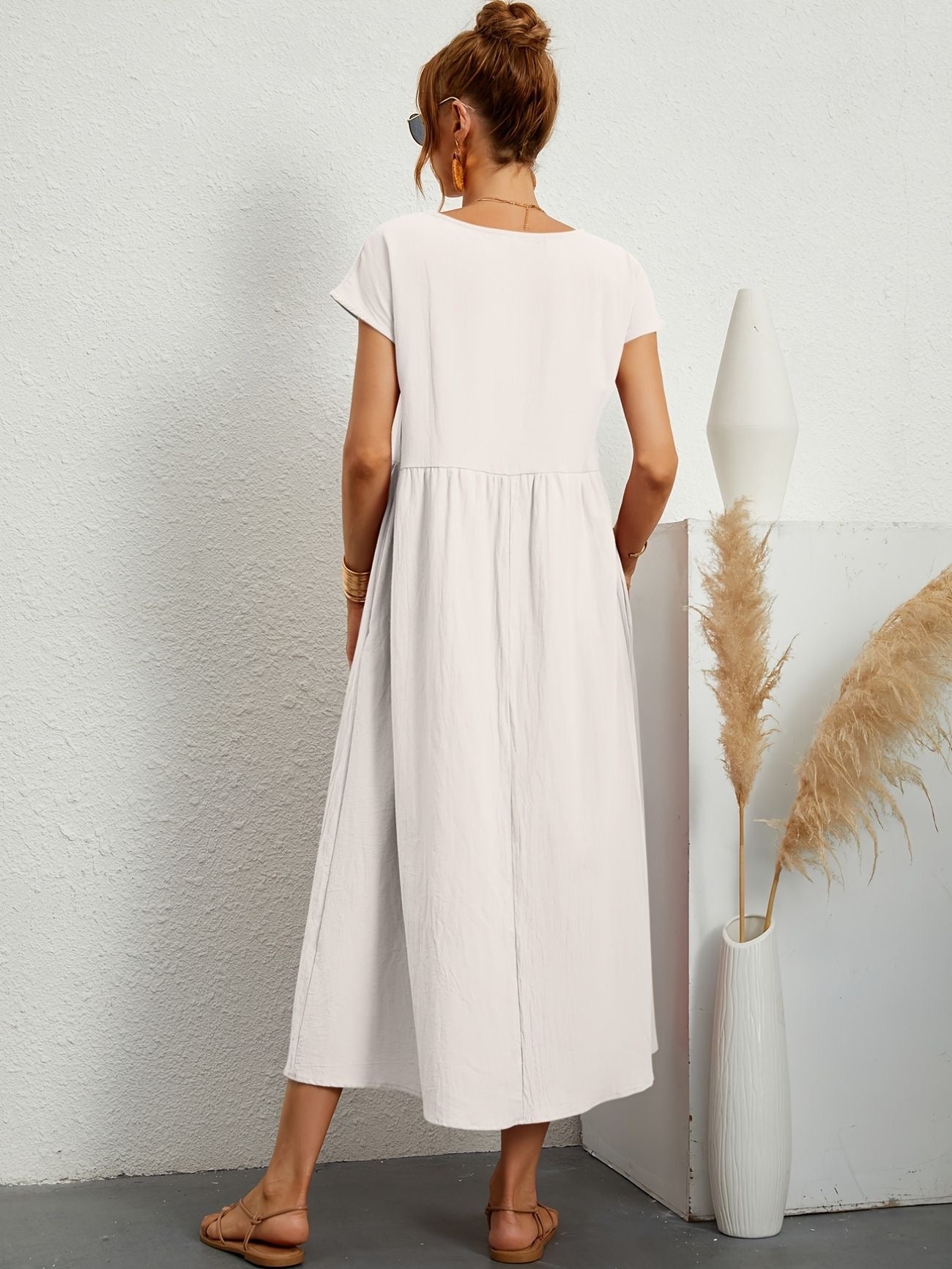 Élégante Robe Midi avec Poche à la Taille et Encolure Ronde