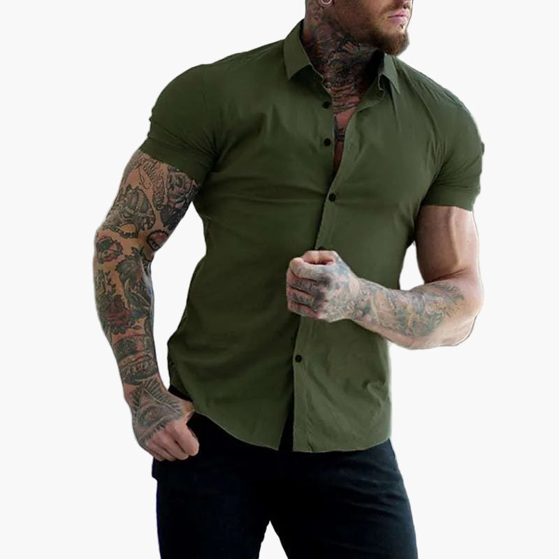 Chemise ajustée à manches courtes style moderne pour homme – Élégance polyvalente et allure athlétique