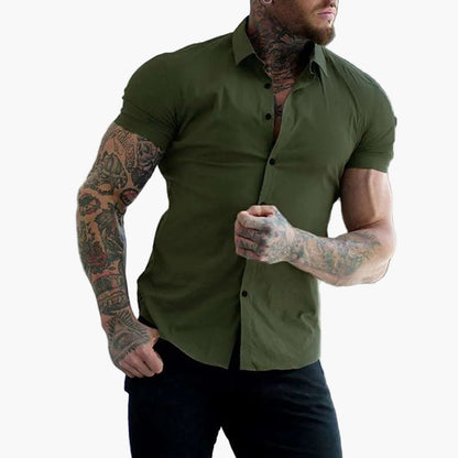 Chemise ajustée à manches courtes style moderne pour homme – Élégance polyvalente et allure athlétique