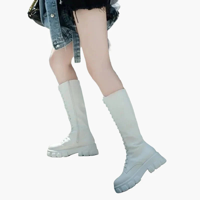 Bottes hautes à lacets style gothique pour femme – Look tendance et urbain