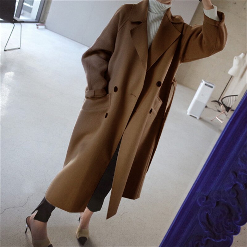 Manteau long élégant femme style classique pour l'hiver