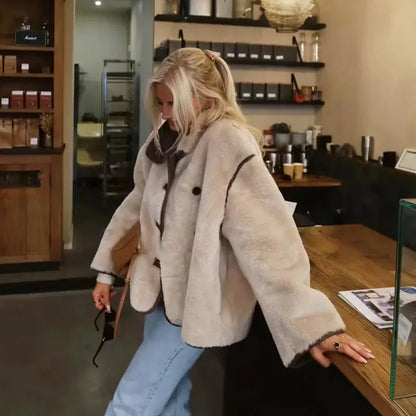 Veste d'extérieur style urbain femme, coupe ample et tendance, parfaite pour l'automne et l'hiver