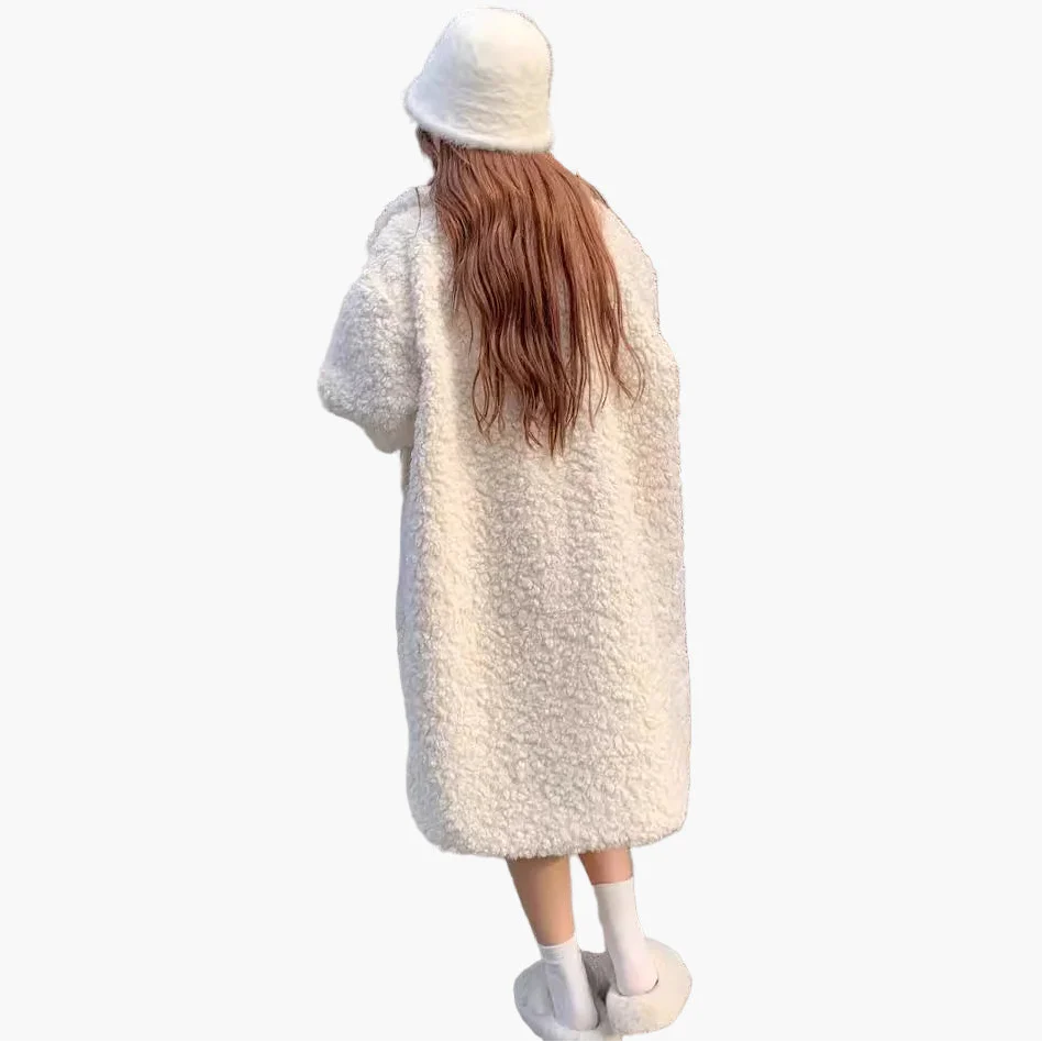Manteau style peluche oversize pour femme, look hivernal chic et douillet