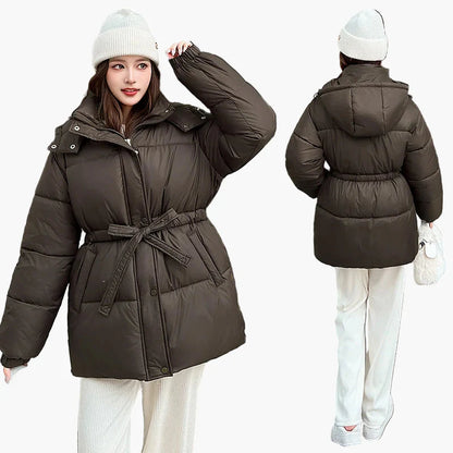 Manteau d'Hiver Matelassé à Capuche Ceinturé pour Femme – Style Décontracté et Tendance