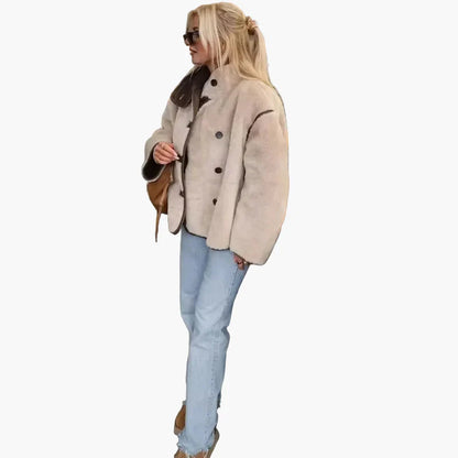 Veste d'extérieur style urbain femme, coupe ample et tendance, parfaite pour l'automne et l'hiver