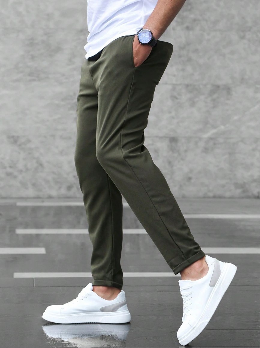 Pantalón jogger para hombre estilo urbano informal, corte moderno, ideal para el día a día y el ocio