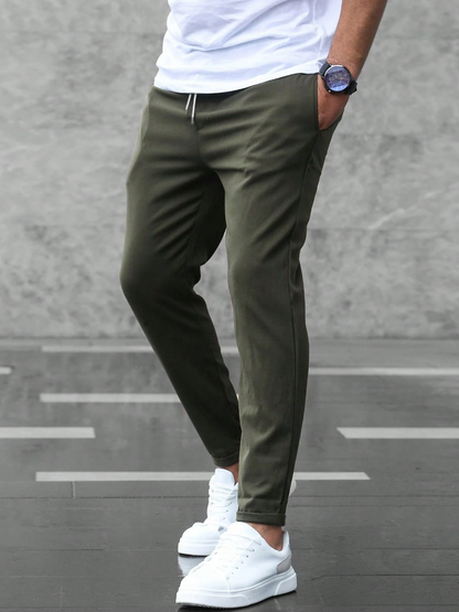 Pantalón jogger para hombre estilo urbano informal, corte moderno, ideal para el día a día y el ocio