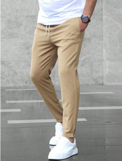Pantalón jogger para hombre estilo urbano informal, corte moderno, ideal para el día a día y el ocio