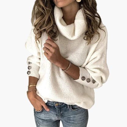Pull col roulé femme chic à boutons décoratifs pour look décontracté ou élégant