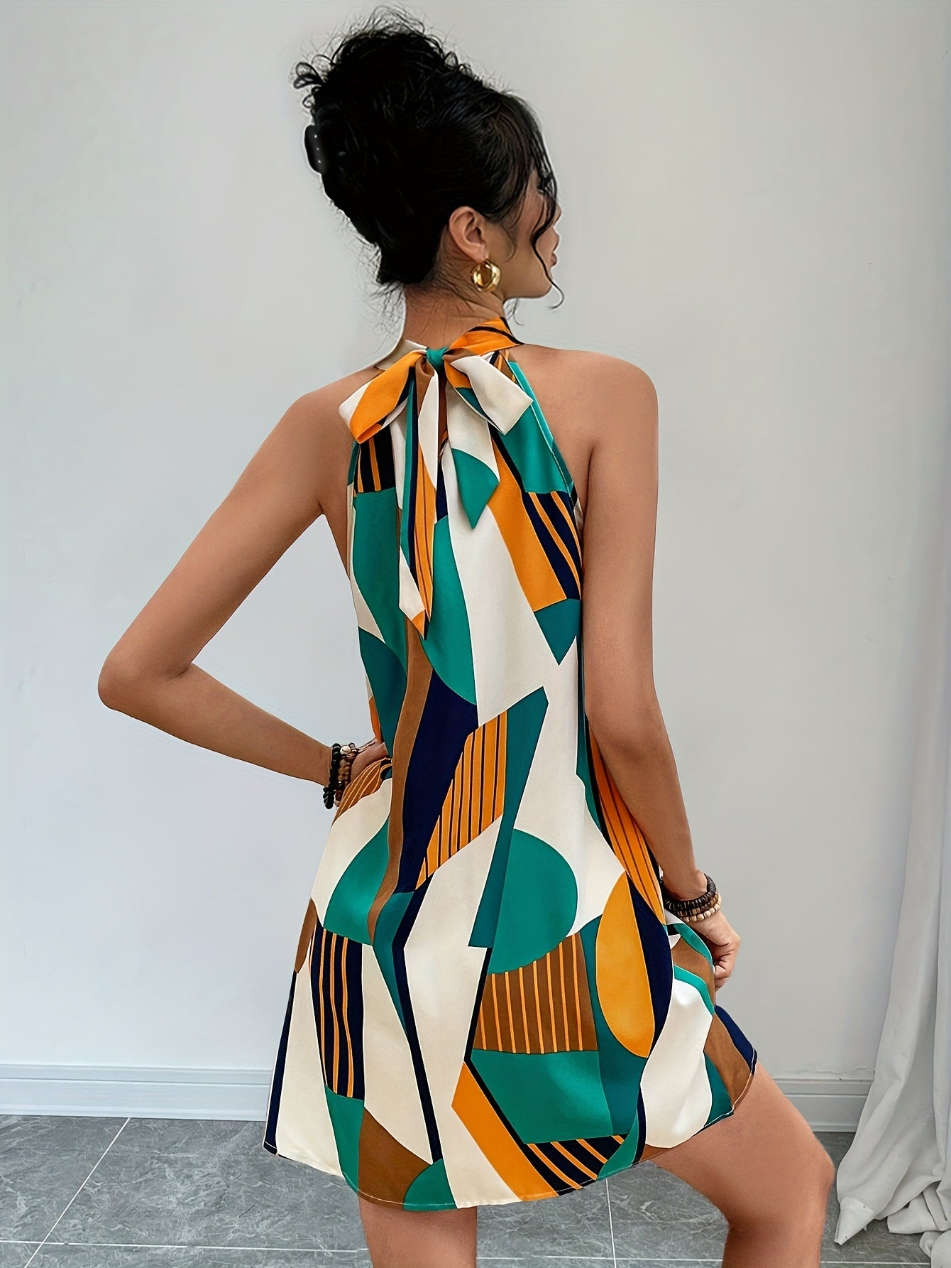 Elegant trapeze dress with artistic print for women, casual summer style
