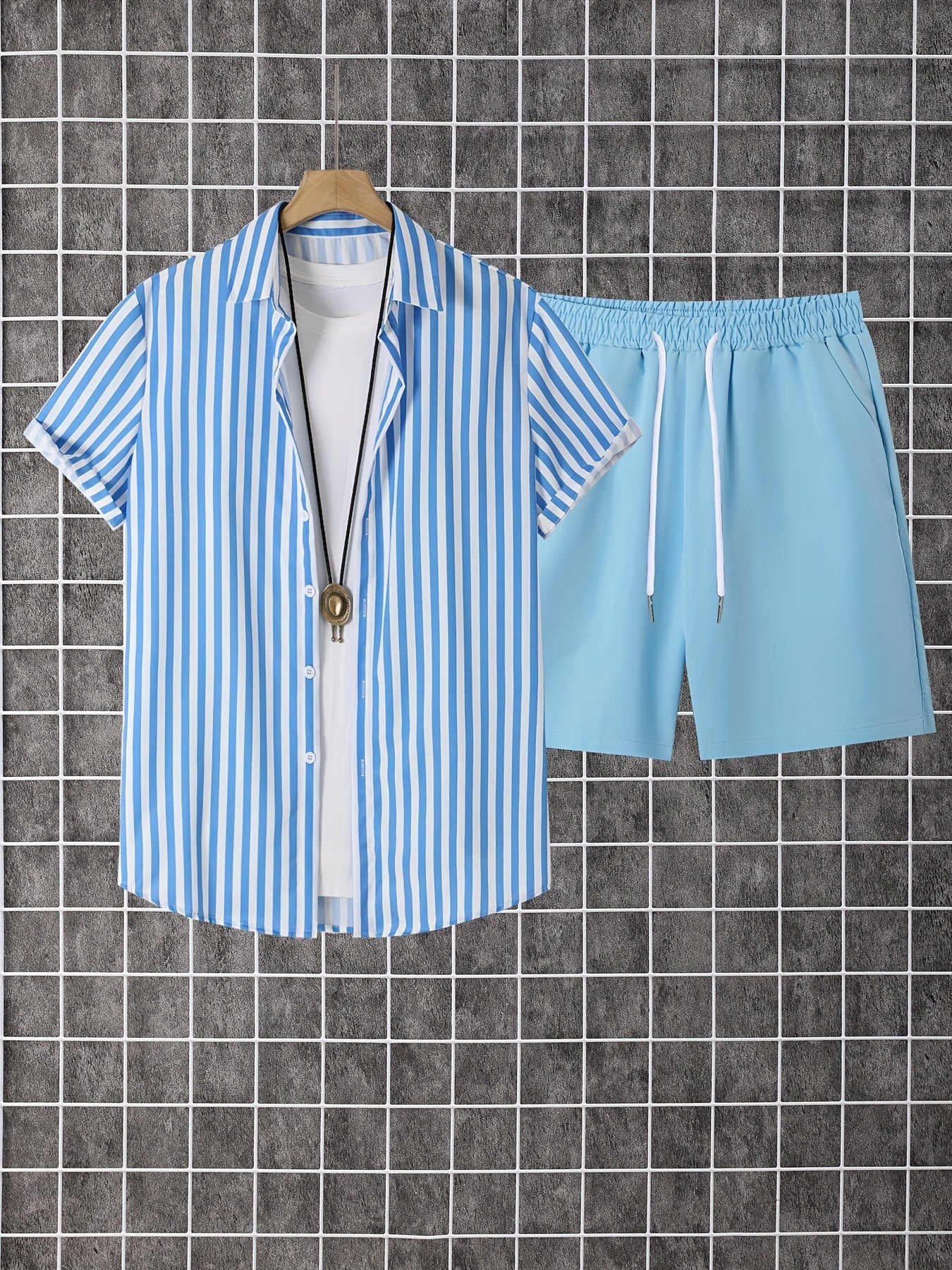 Casual heren outfit met strepen, moderne stijl, perfect voor de zomer en vakantie