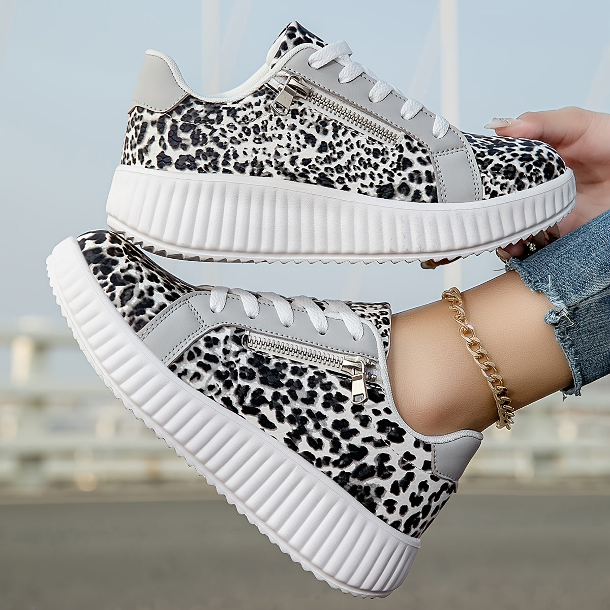 Sneakers Donna Leopardo alla Moda con Lacci, Zeppa e Cerniera - Stile Urbano Casual