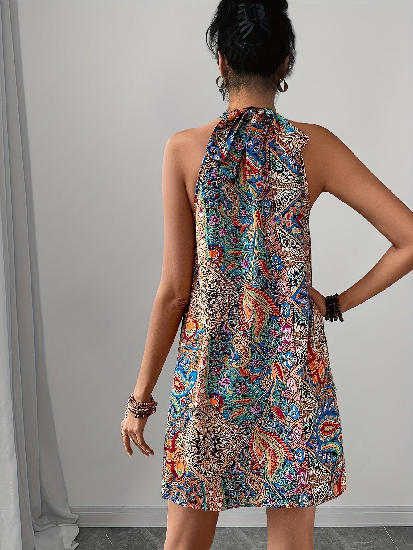Elegant trapeze dress with artistic print for women, casual summer style