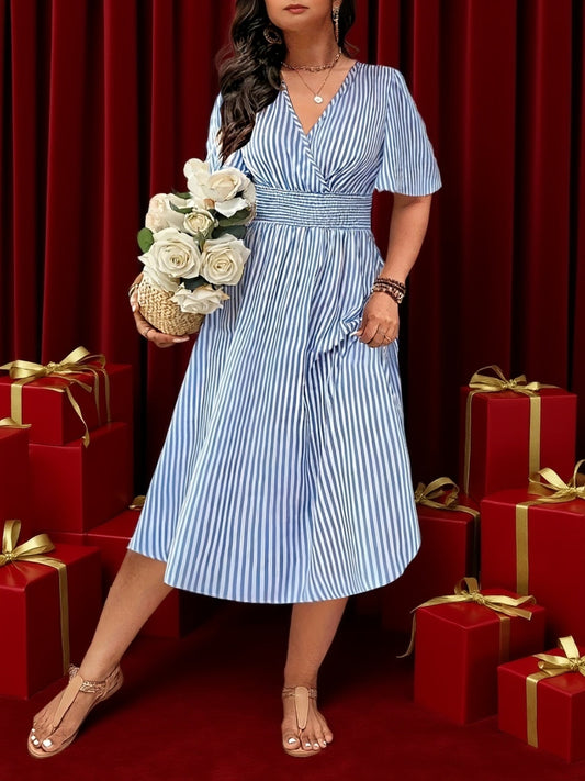 Abito elegante a righe da donna, stile incrociato e vita arricciata, ideale per occasioni speciali