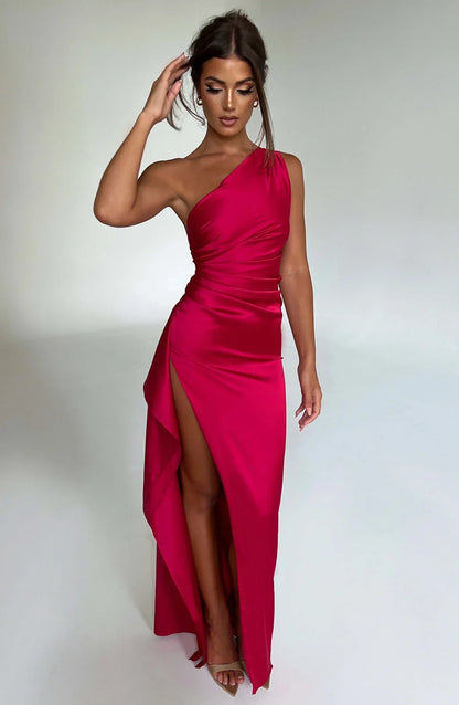 Linda – Robe en satin plissée unilatérale