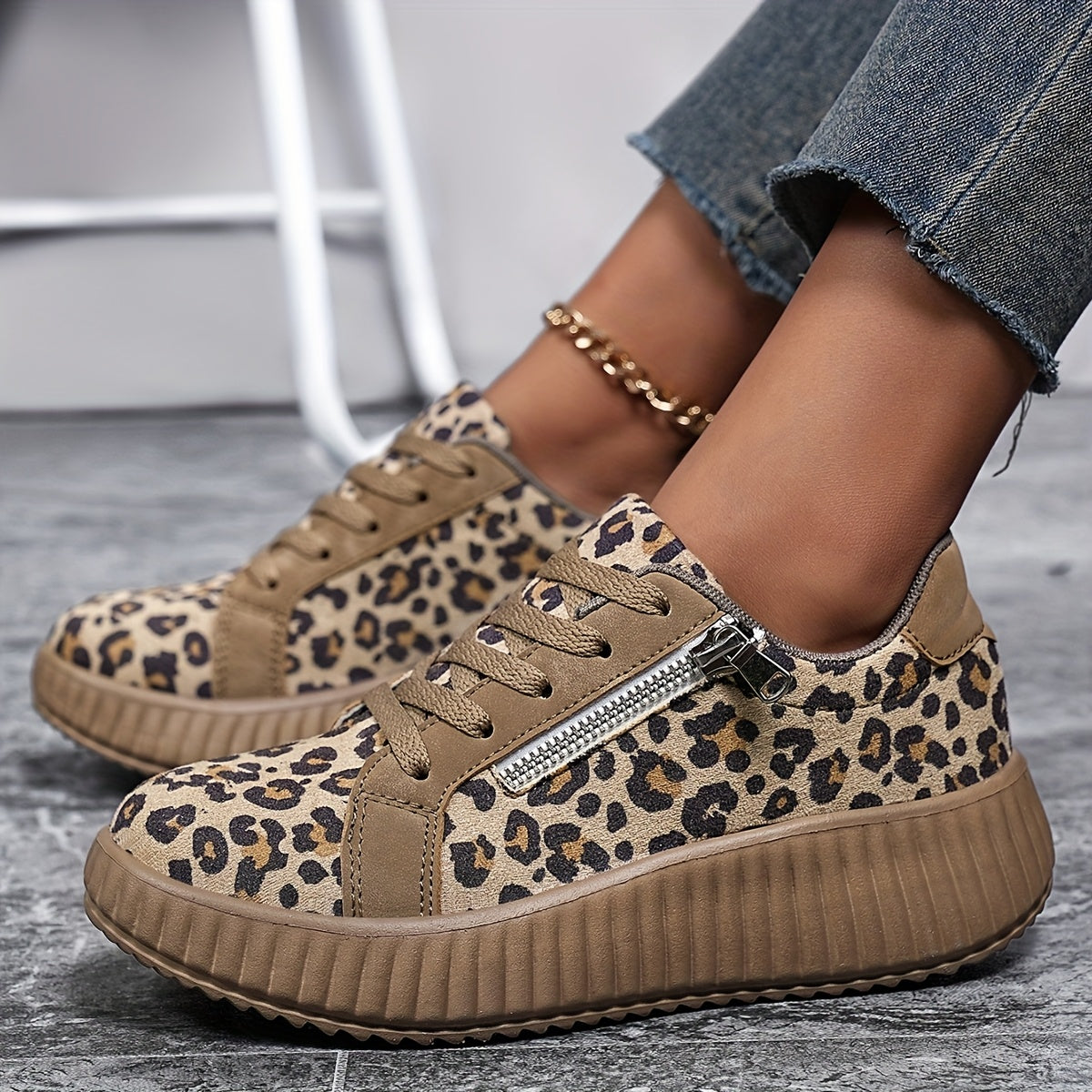 Sneakers Donna Leopardo alla Moda con Lacci, Zeppa e Cerniera - Stile Urbano Casual