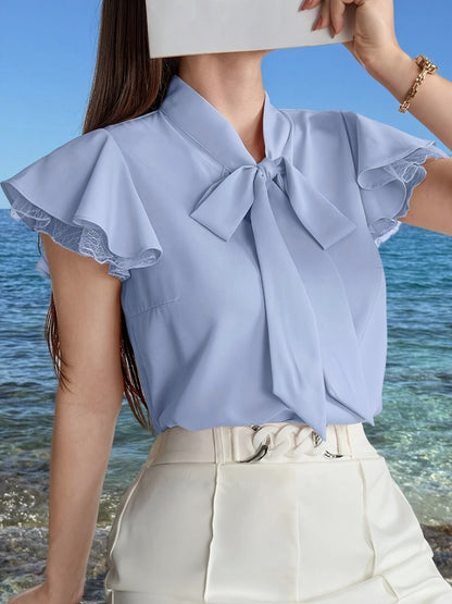 Elegant damebluse med sommerfugleærmer og lavallière-sløjfe – chic stil til kontoret og udflugter