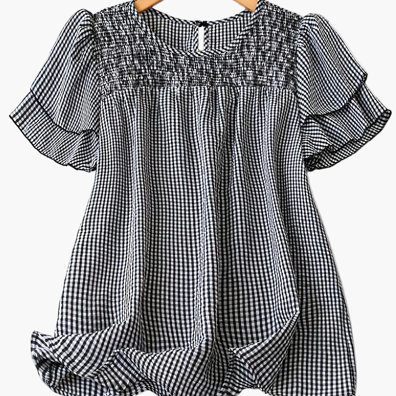 Blusa femminile a pois stile elegante con maniche corte e collo rotondo per l'estate