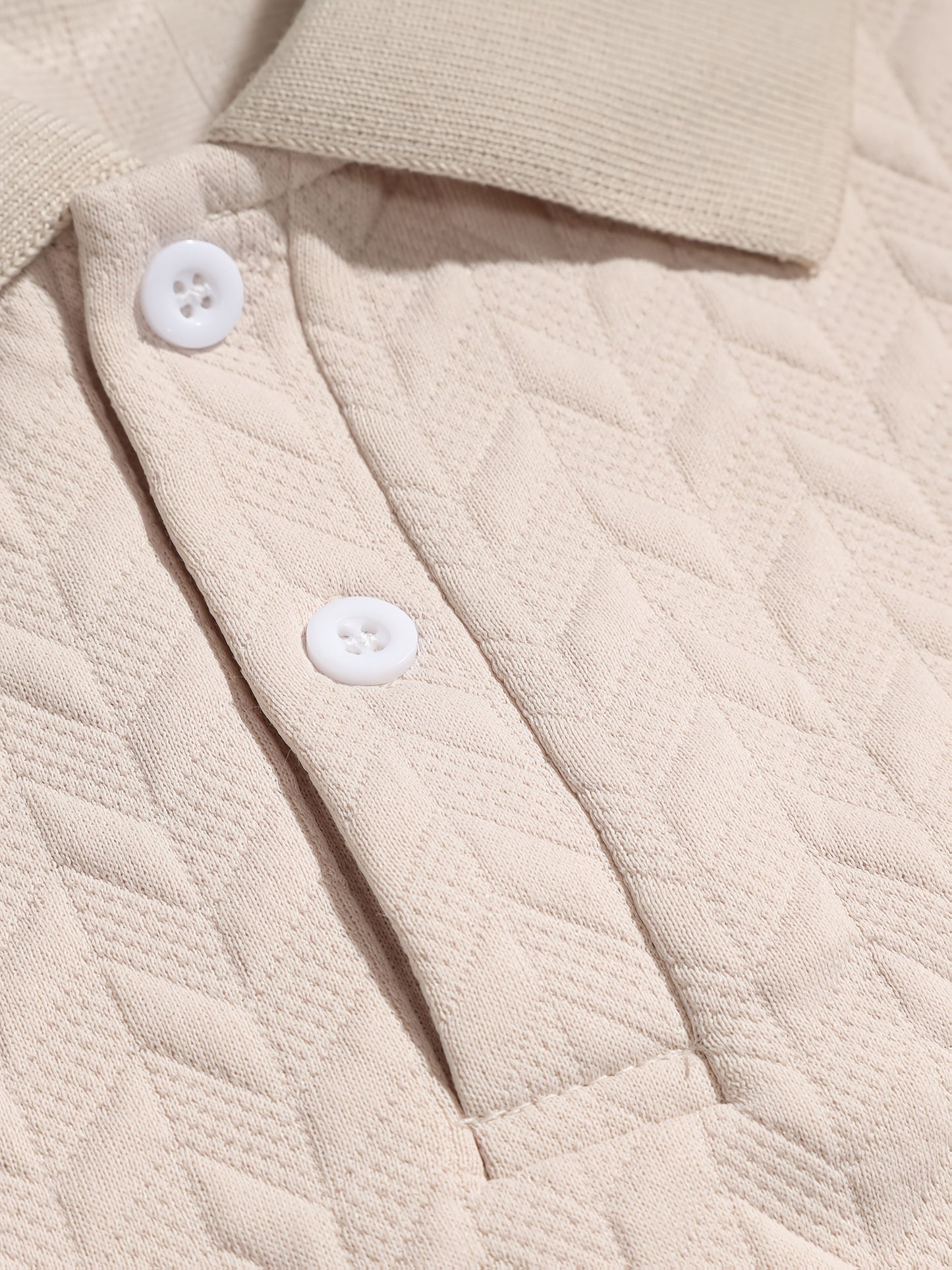 Herre afslappet polo med chevronmønster i sommerstil