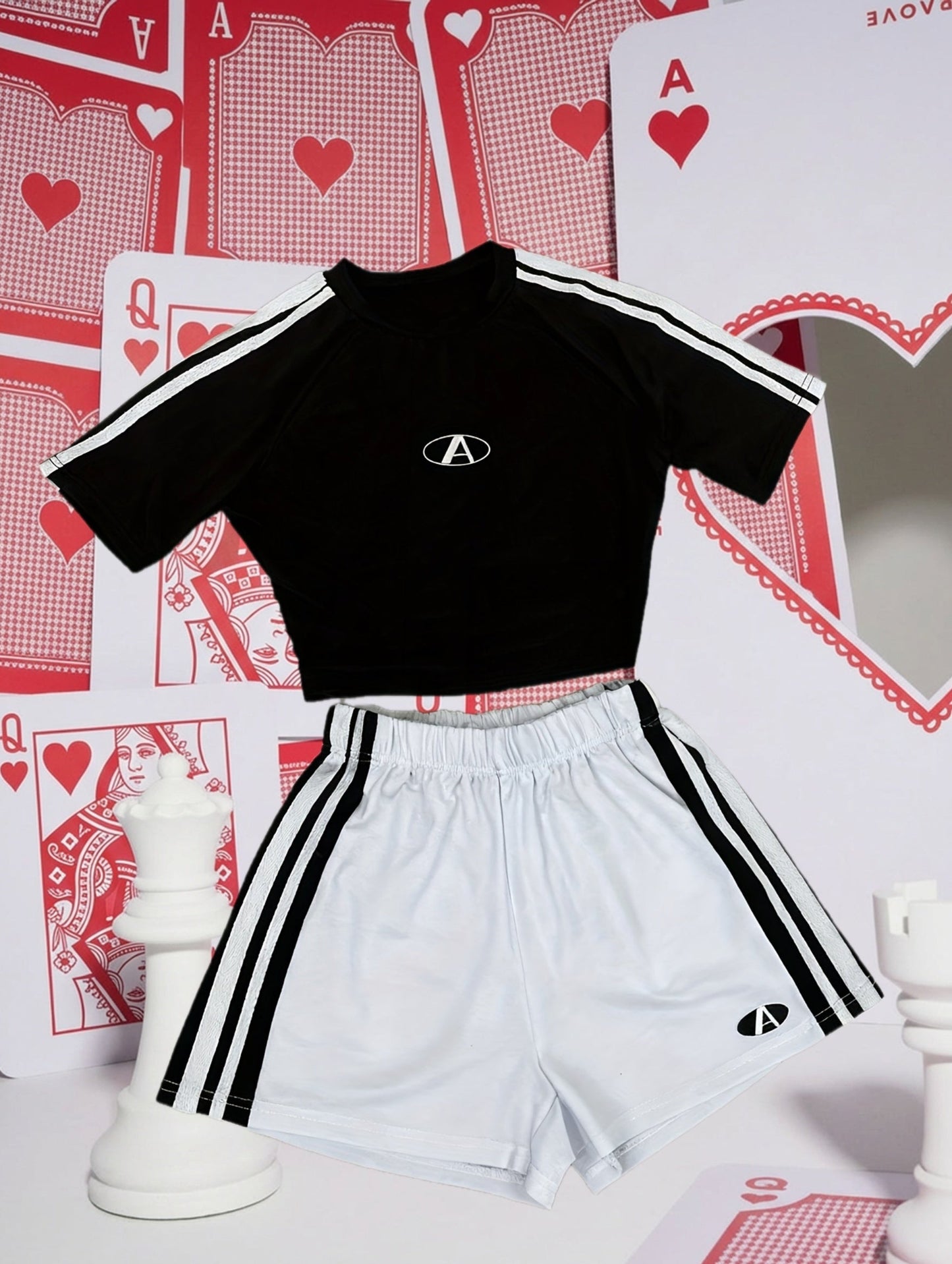Trendy dames sportset in twee delen met atletische stijl - Korte top en bijpassende short voor fitness en vrije tijd