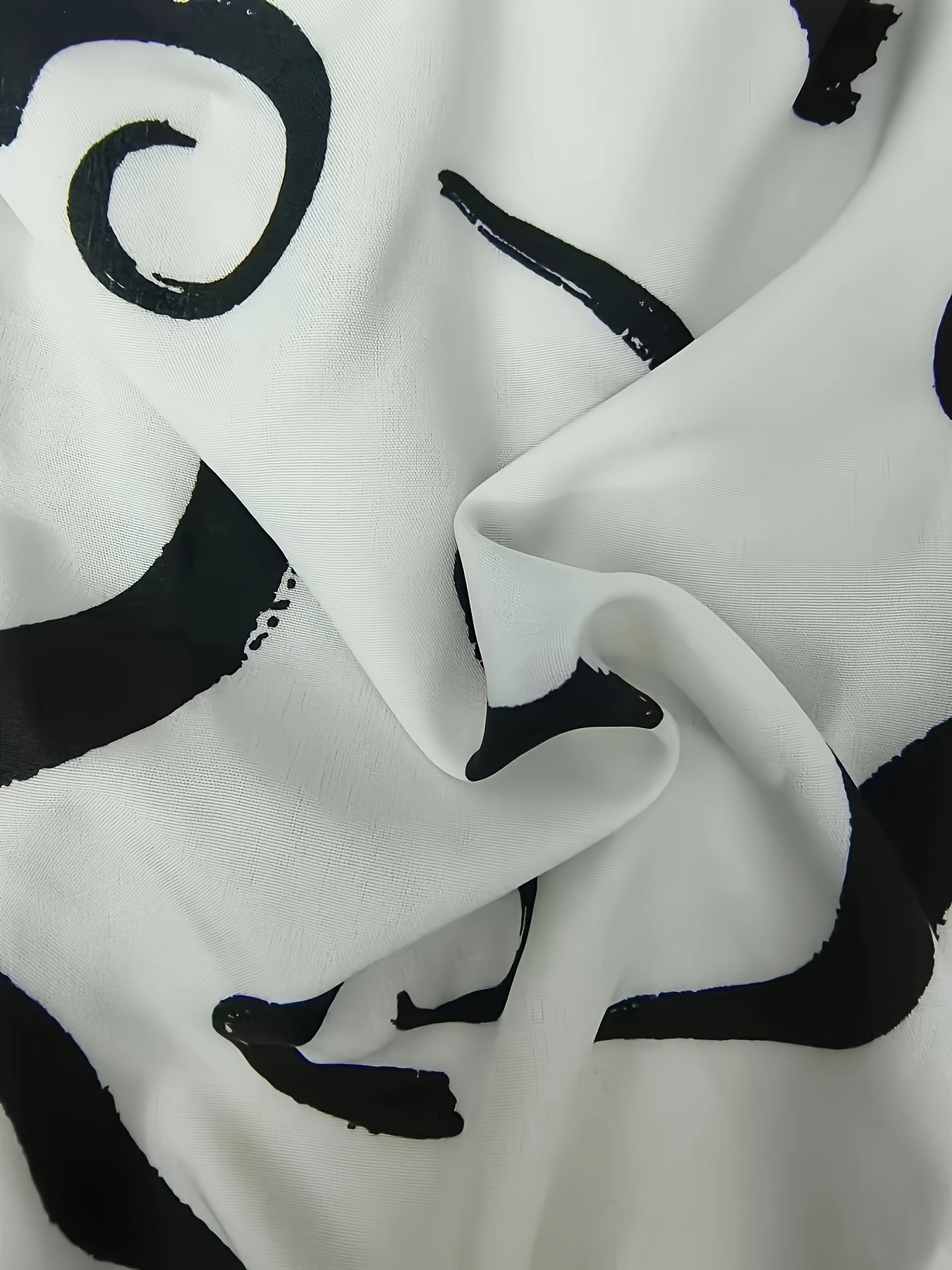 Blusa femenina elegante con estampado gráfico estilo moderno para oficina y salidas