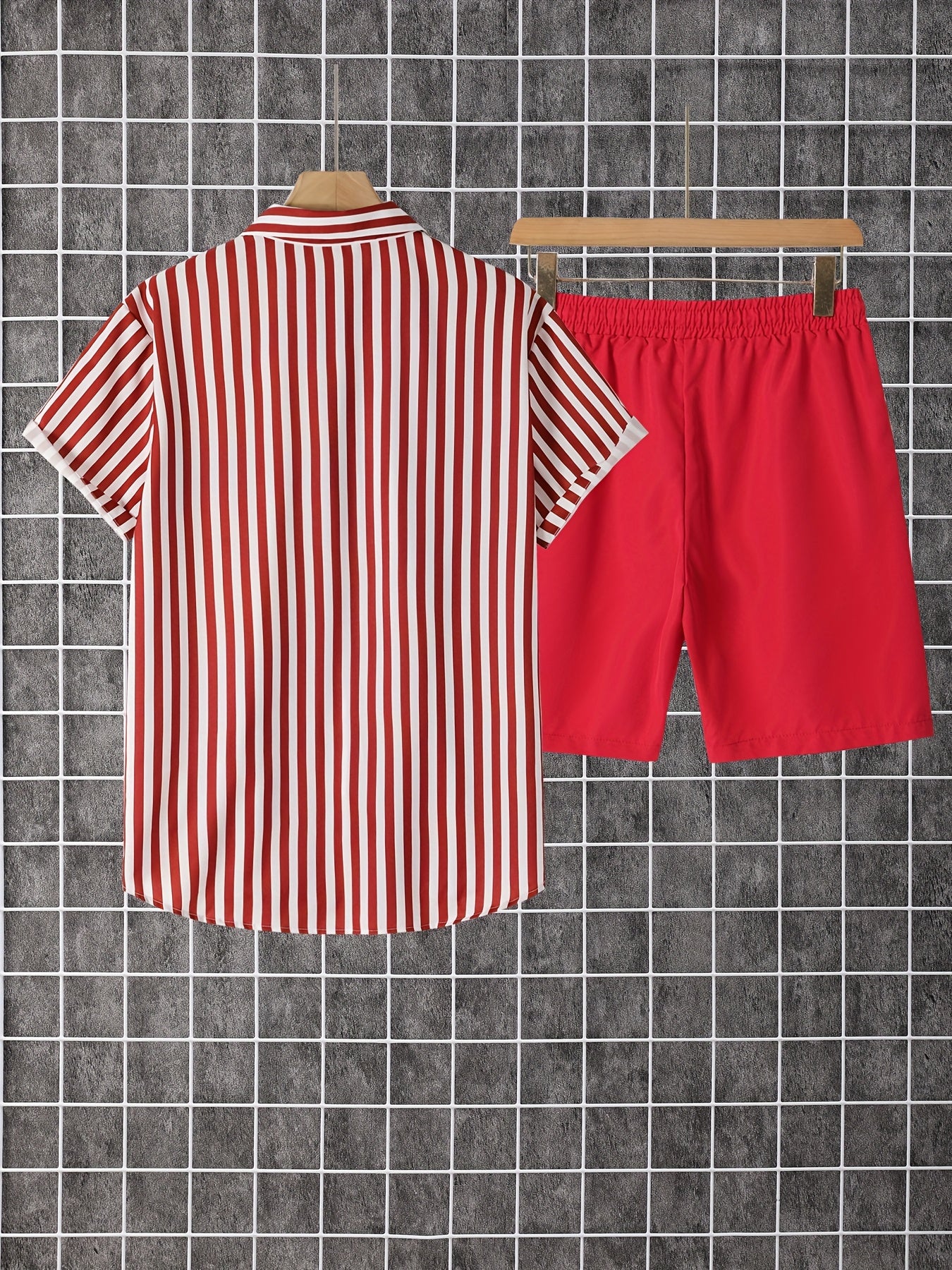 Casual heren outfit met strepen, moderne stijl, perfect voor de zomer en vakantie