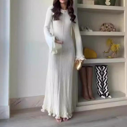 Susan – Robe Élégante à Manches Cloche et Coupe Ajustée