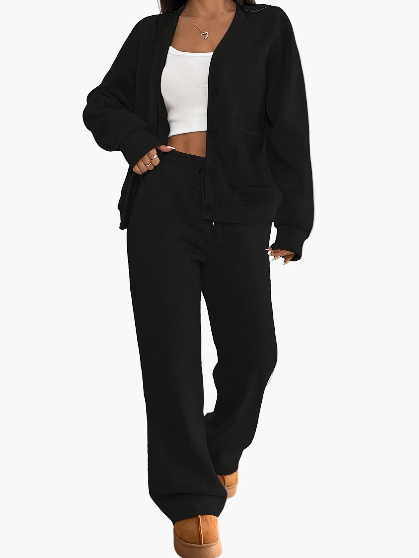 Pyjama femme deux pièces style détente avec boutons et poches, ensemble loungewear confortable pour la maison