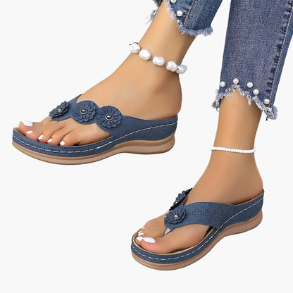 Casual damessandalen met platte hak in teenslipperstijl met bloemen – Ideaal voor de zomer