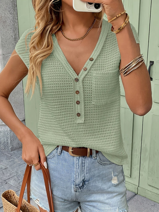 Top Henley décontracté à manches courtes pour femme, style chic et texturé, idéal au quotidien