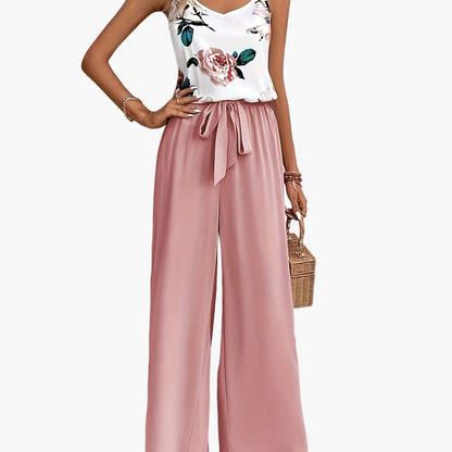 Elegant dameheldragt med blomsterprint i afslappet sommerstil