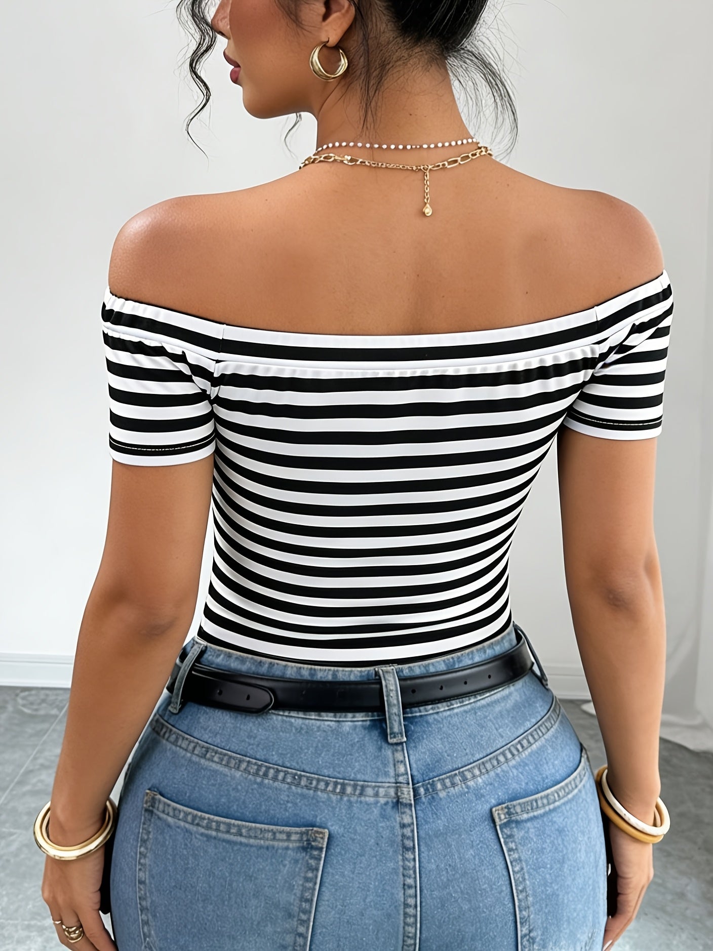 Top Women Off-Shoulder Bardot Style Striped – Elegant and Modern for Casual or Chic Look