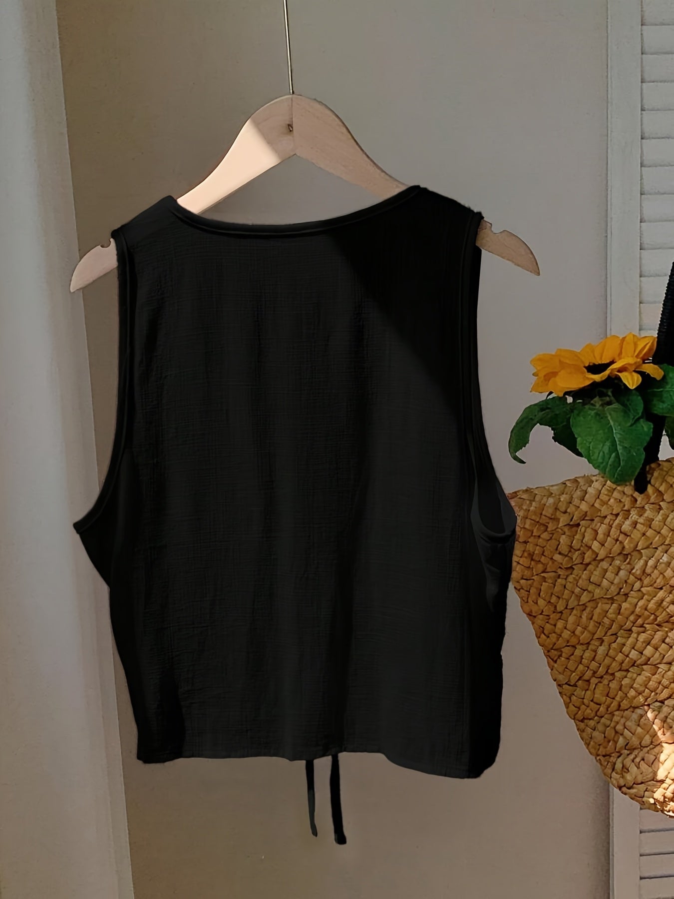 Sleeveless tie-front vest for women, casual chic style