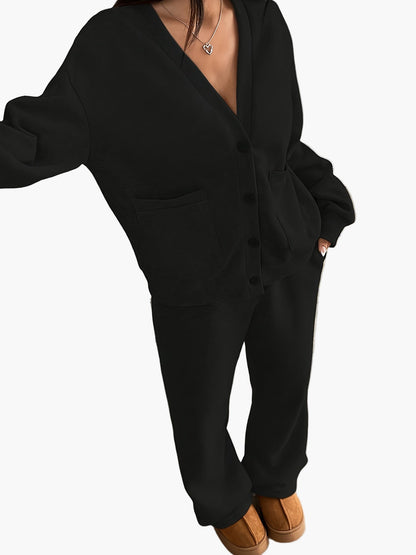 Pyjama femme deux pièces style détente avec boutons et poches, ensemble loungewear confortable pour la maison