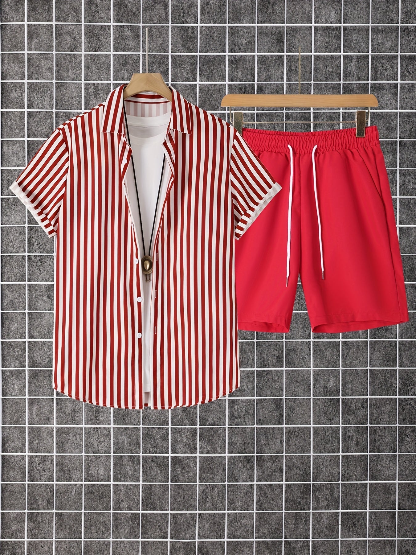 Casual heren outfit met strepen, moderne stijl, perfect voor de zomer en vakantie