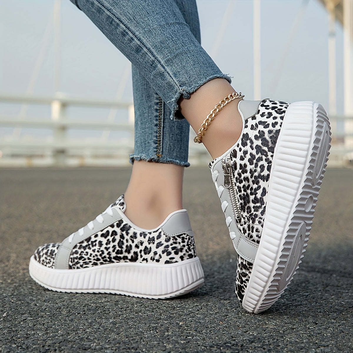 Sneakers Donna Leopardo alla Moda con Lacci, Zeppa e Cerniera - Stile Urbano Casual