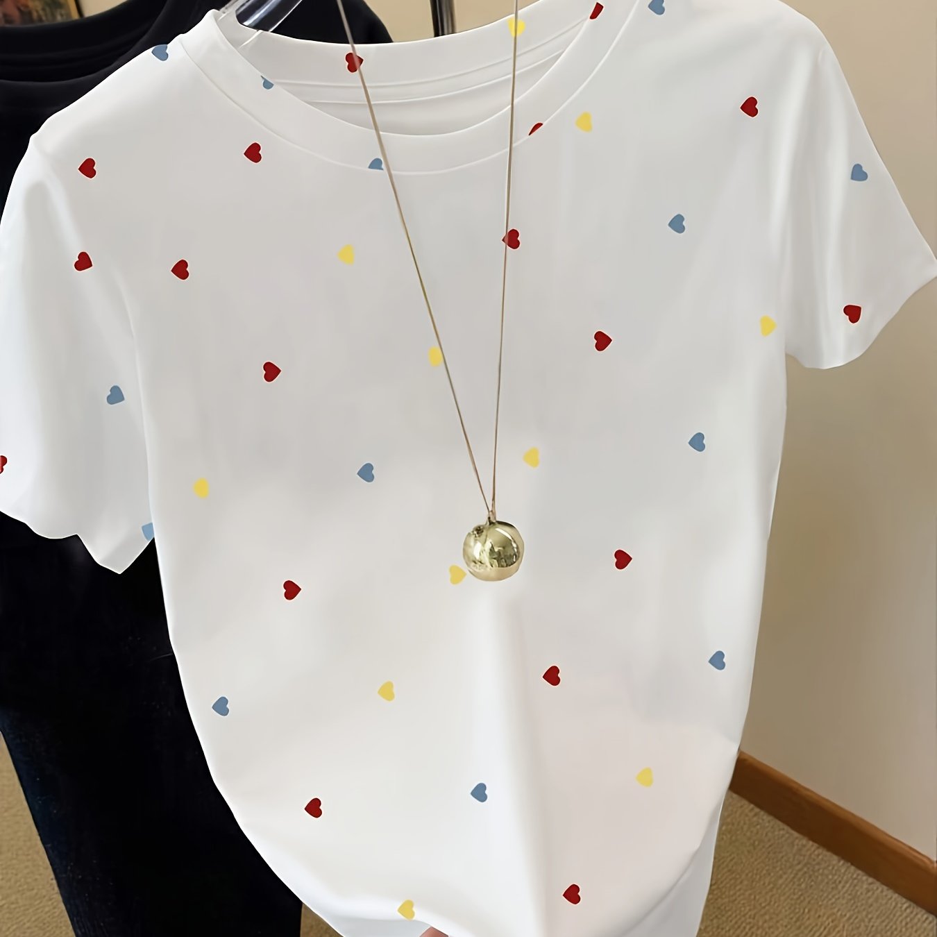 T-shirt femme à pois style élégant pour un look décontracté chic