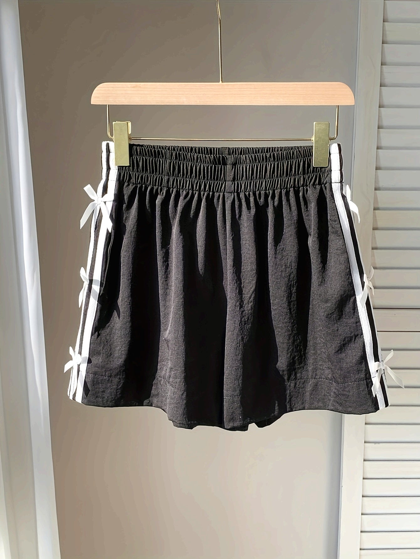 Top corto casual para mujer estilo vacaciones con nudos laterales y bandas deportivas