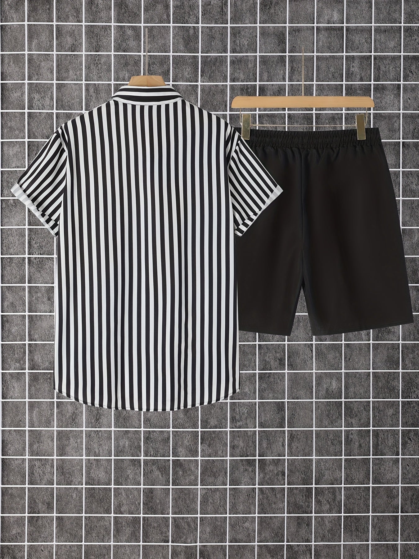 Casual heren outfit met strepen, moderne stijl, perfect voor de zomer en vakantie